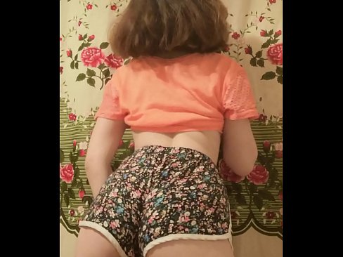❤️ סעקסי יונג באַבע סטריפּינג אַוועק איר קורצע הייזלעך אויף אַפּאַראַט ☑ סעקס ביי אונדז ❌