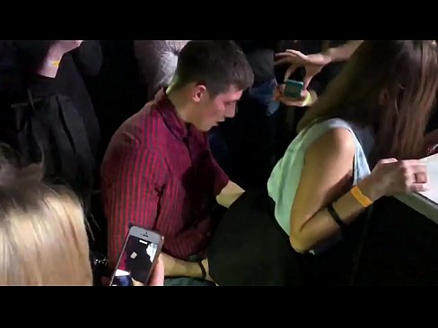 ❤️ פאַקטיש געשלעכט אין אַ רוסיש נייטקלאַב. 18-יאָר-אַלט רוסיש מיידל אין די אַנוס און וואַגינע פאַקט אין אַ נייטקלאַב ☑  סעקס ביי אונדז ❌