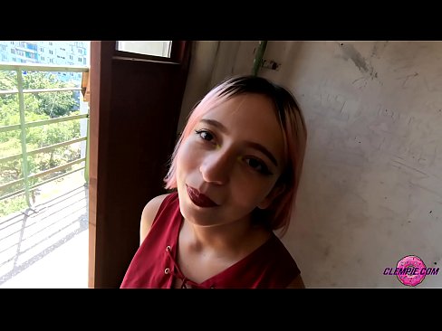 ❤️ סענסואַל תּלמיד סאַקס אַ פרעמדער אין די אָוטבאַקק - מיט זיין פּנים ☑ סעקס ביי אונדז ❌