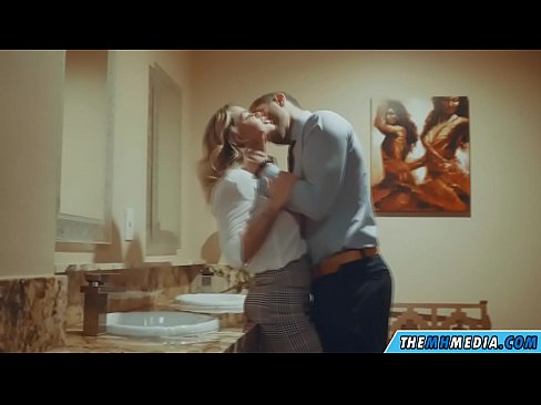 ❤️ ווען אַ באַסטי בלאָנדע סידוס איר אין אַ ציבור אָפּטריט ☑ סעקס ביי אונדז ❌